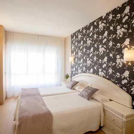 Hotel Ciudad De Калаора Екстериор снимка