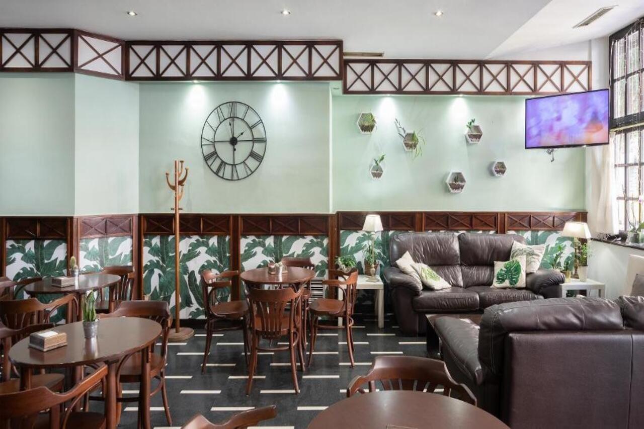 Hotel Ciudad De Калаора Екстериор снимка