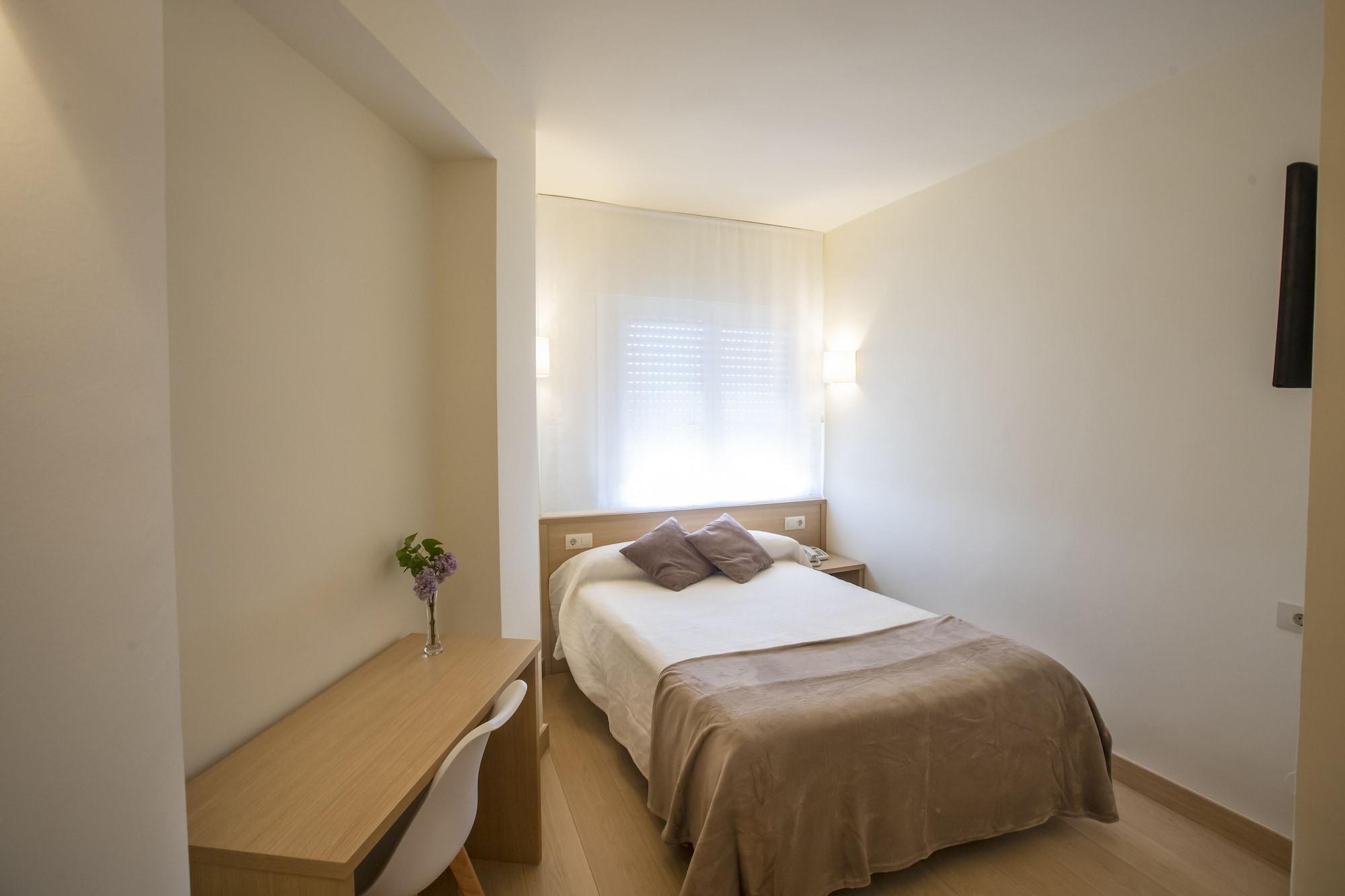 Hotel Ciudad De Калаора Екстериор снимка