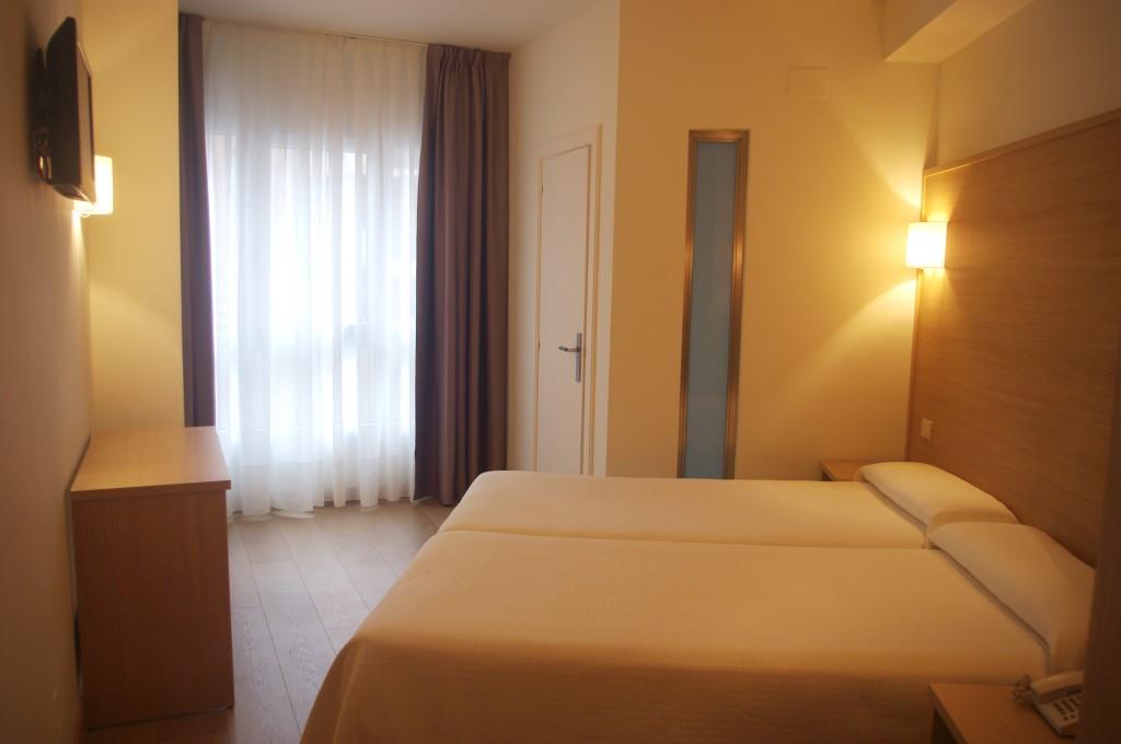 Hotel Ciudad De Калаора Екстериор снимка