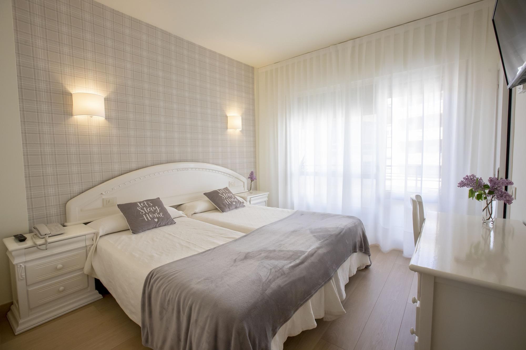 Hotel Ciudad De Калаора Екстериор снимка