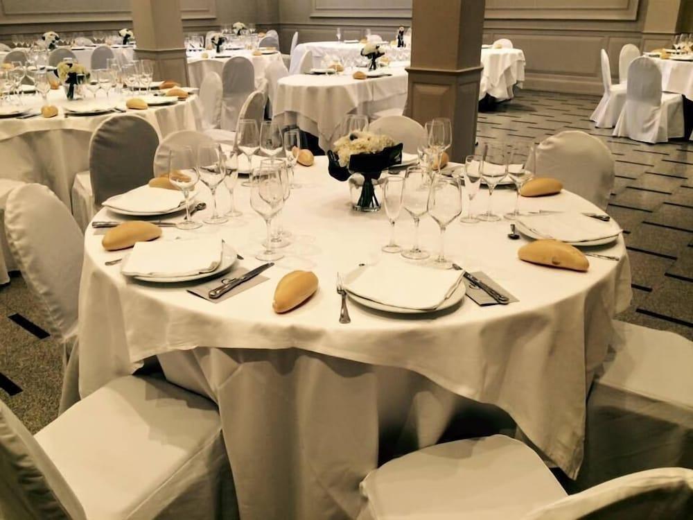 Hotel Ciudad De Калаора Екстериор снимка