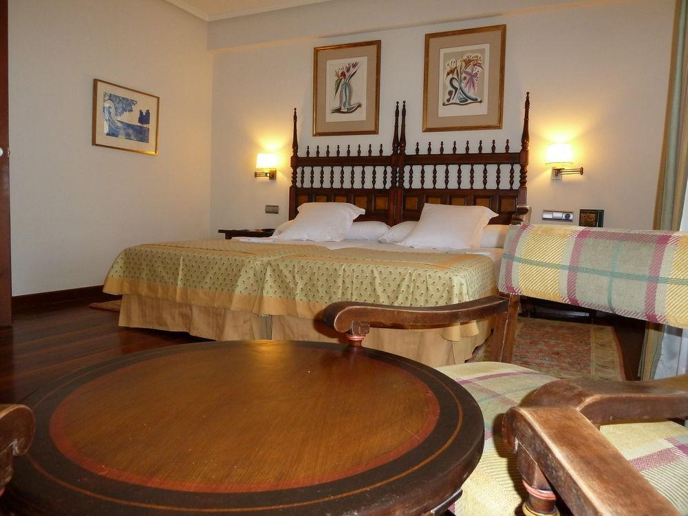 Hotel Ciudad De Калаора Екстериор снимка
