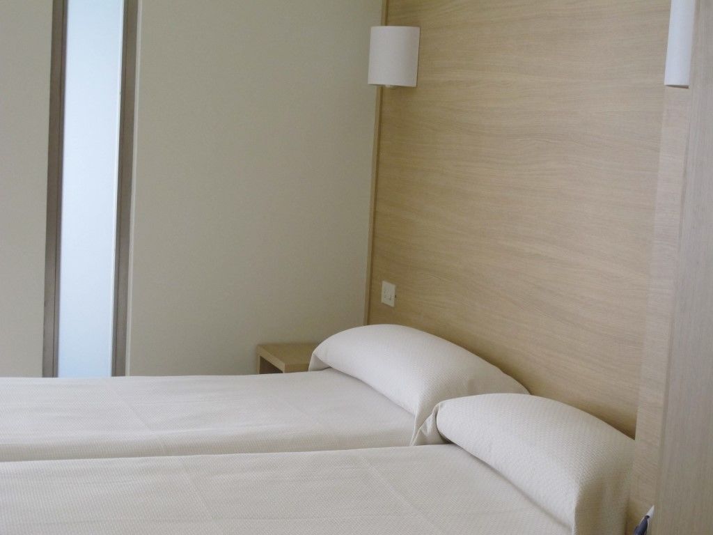 Hotel Ciudad De Калаора Екстериор снимка