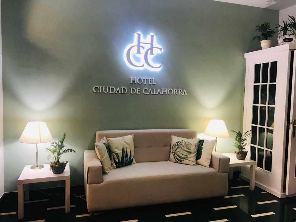 Hotel Ciudad De Калаора Екстериор снимка