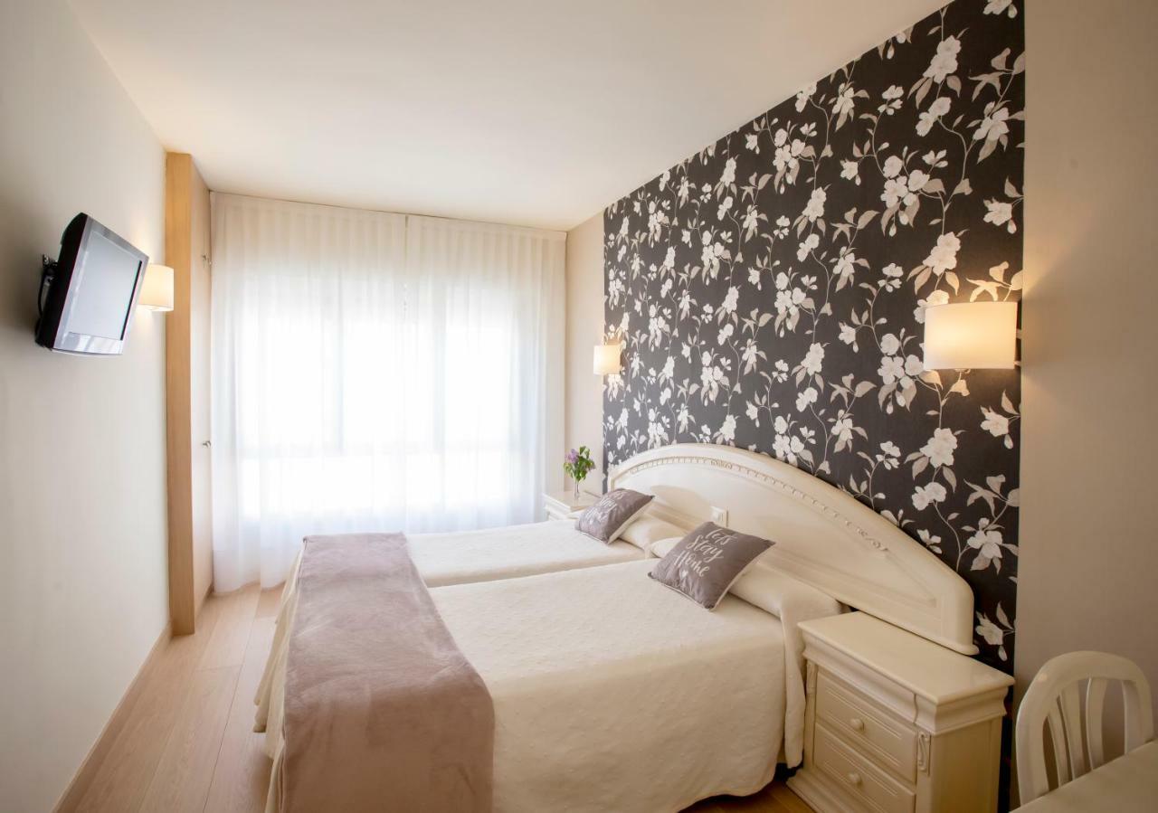 Hotel Ciudad De Калаора Екстериор снимка