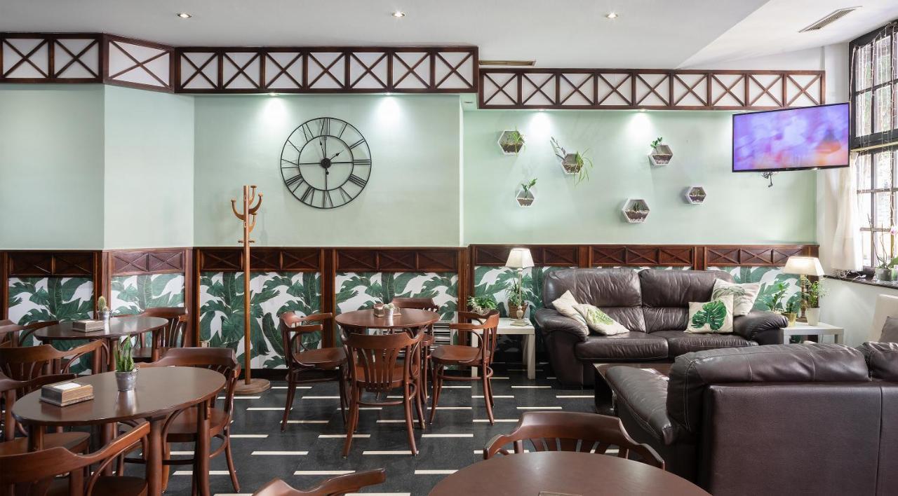 Hotel Ciudad De Калаора Екстериор снимка